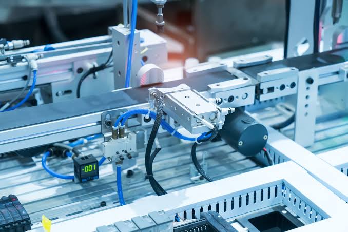 Hydraulic system on cable manufacturing equipment